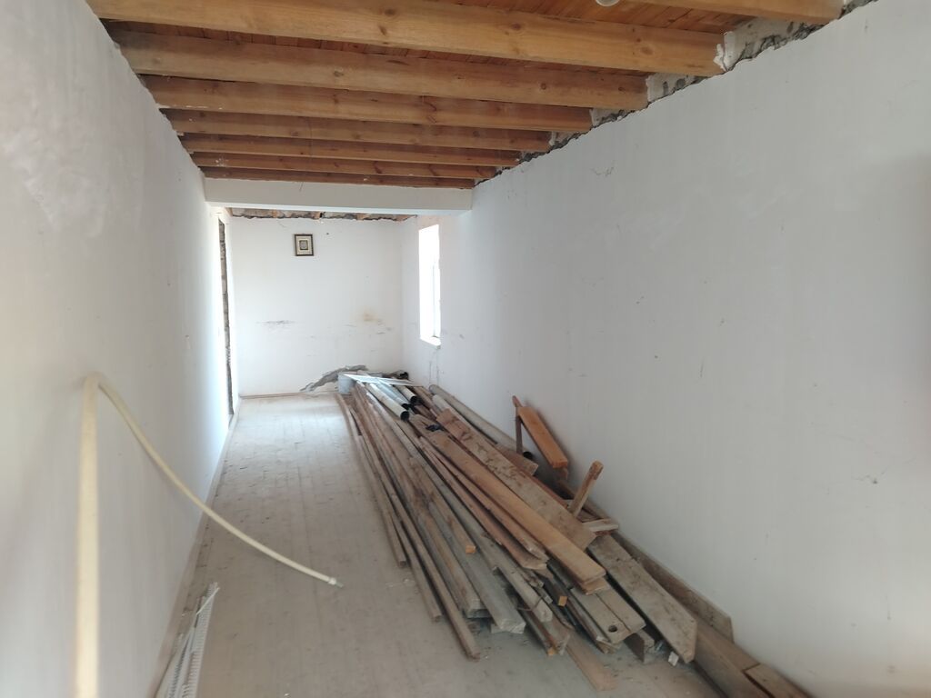 5 otaqlı, 180 kv. m, Təmirsiz