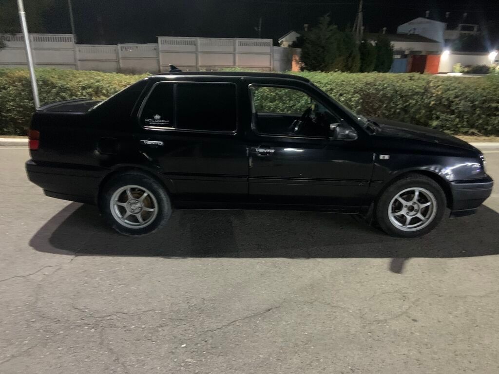 Volkswagen Vento: 1994 г., 1.8 л, Механика, Бензин, Седан: фото 4
