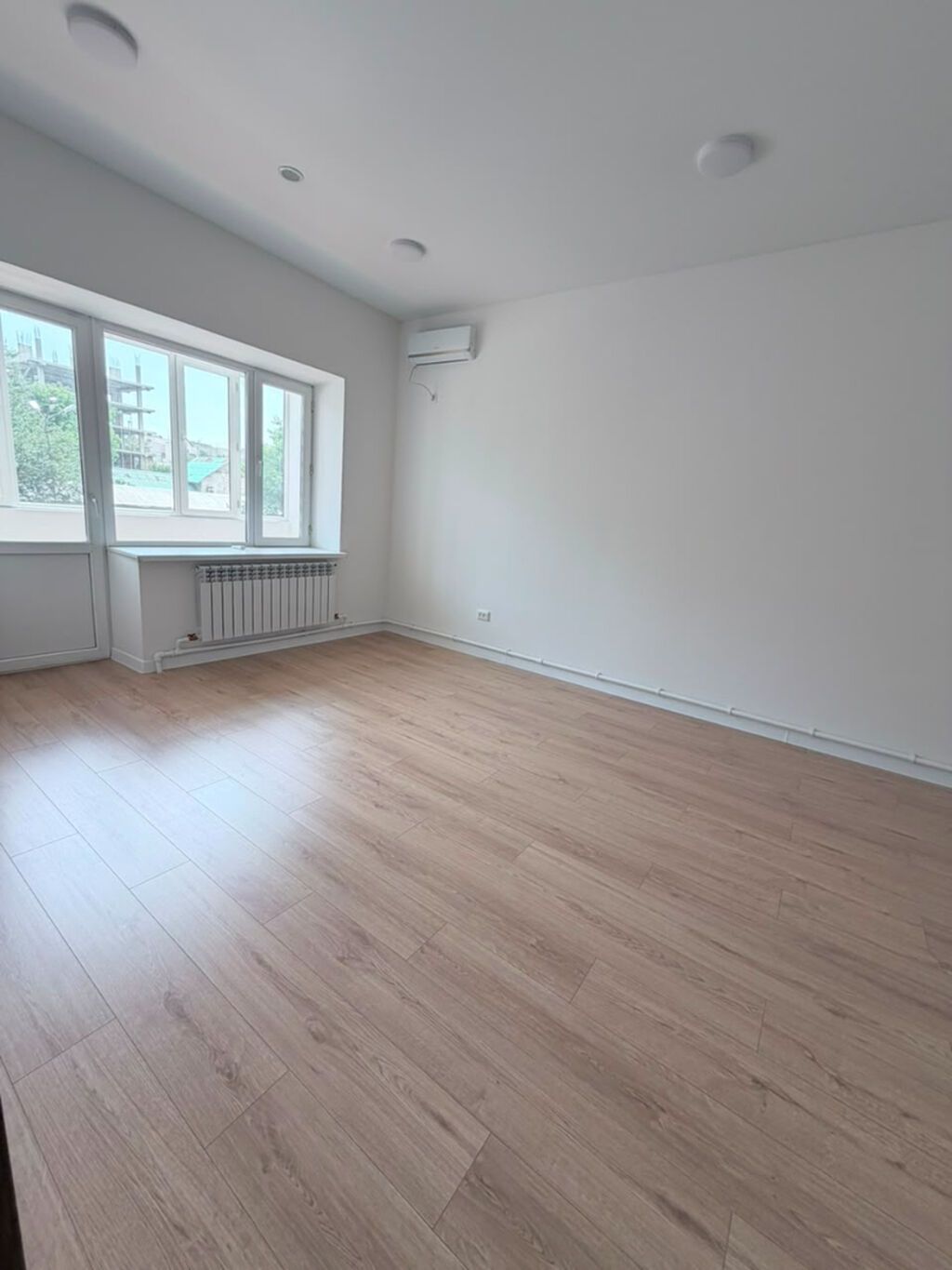 Аренда офисов, 80 м², В жилом комплексе, 1 линия, С отдельным входом, С отдельным сан узлом — фото 6