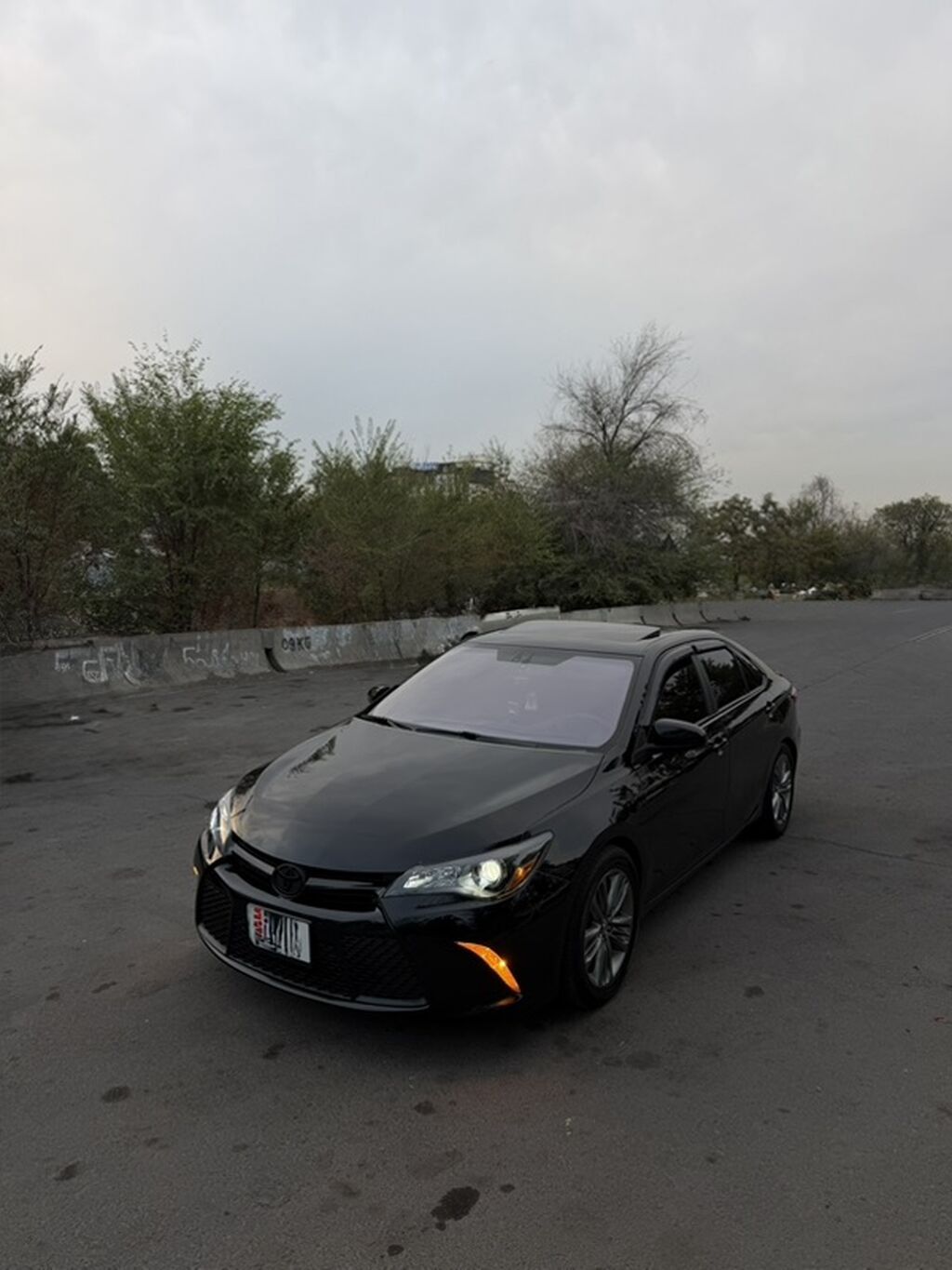 Toyota Camry: 2017 г., 2.5 л, Автомат, Бензин, Седан: фото 2