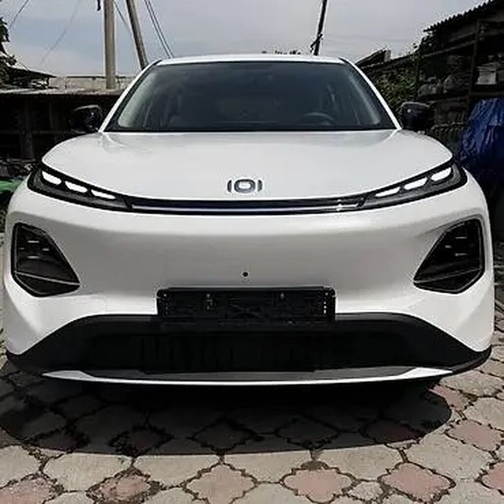 Электромобиль кроссовер (белый) — современный городской SUV на: фото 3