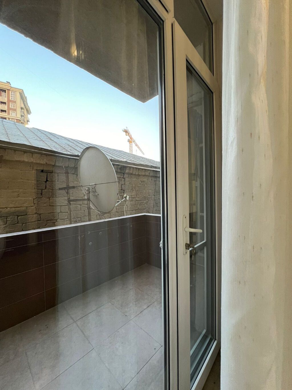 Nərimanovda Təfəkkür Universiteti arxasında 4 otaqlı kirayə mənzil