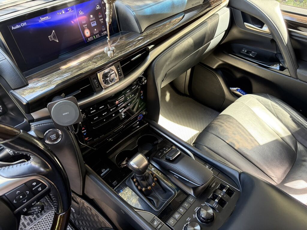 Lexus LX: 2018 г., 5.7 л, Автомат, Бензин, Внедорожник: фото 6