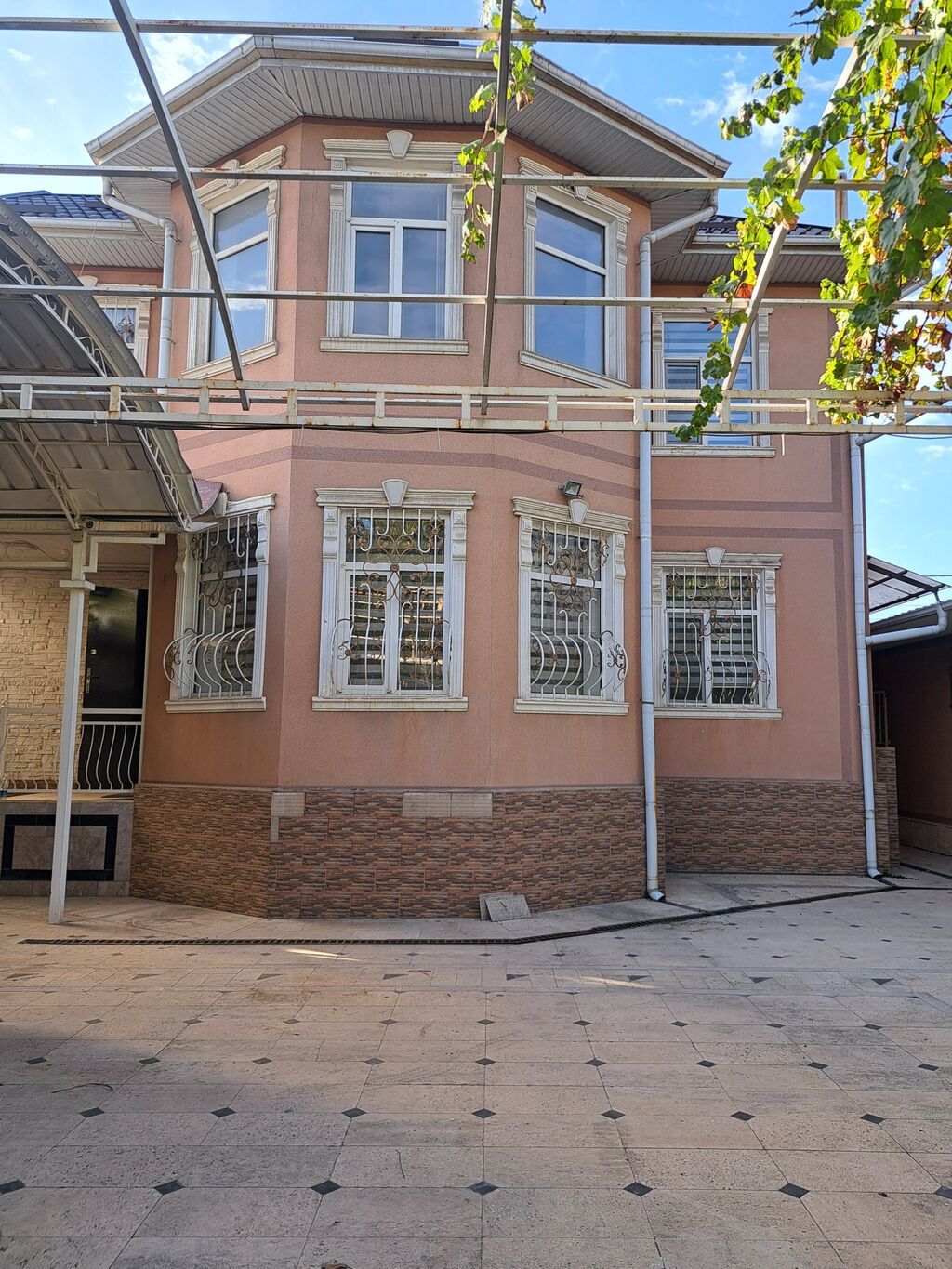 6 комнат и более, 240 м², 6 соток, Ош, Собственник: фото 1
