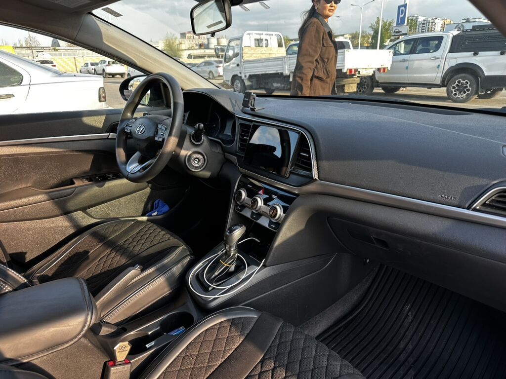 Hyundai Elantra: 2018 г., 2 л, Автомат, Бензин, Седан: фото 6