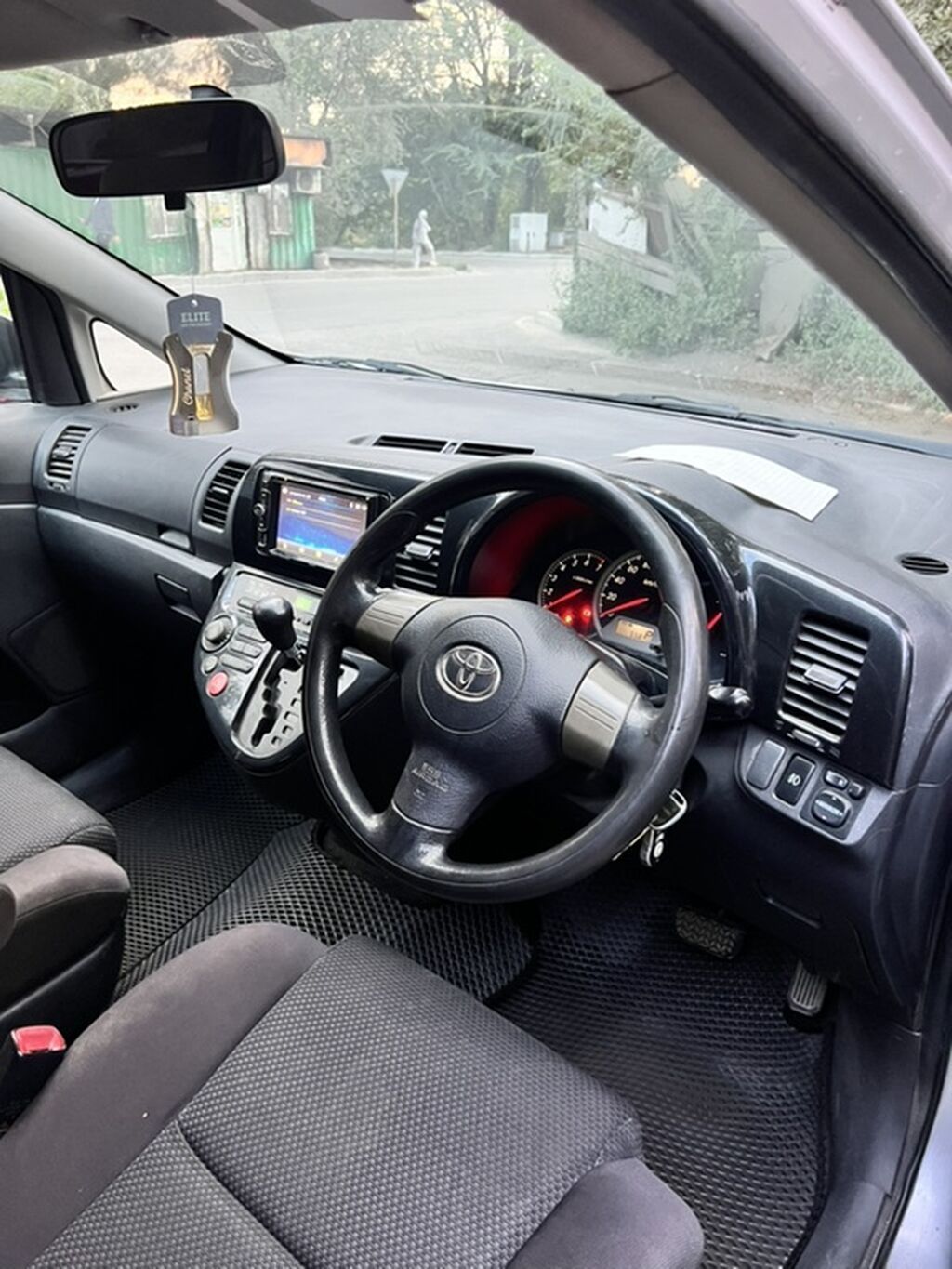 Toyota WISH: 2003 г., 1.8 л, Автомат, Бензин, Универсал: фото 5
