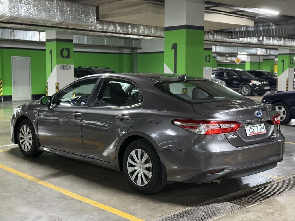 Toyota Camry: 2020 г., 2.5 л, Автомат, Гибрид, Седан: фото 6