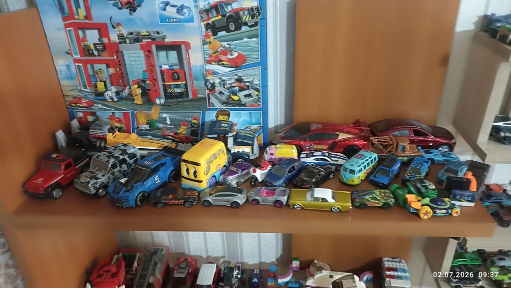Продаю игрушки вмести с полками.машинки хот вилс оригинал цена за всё: фото 6