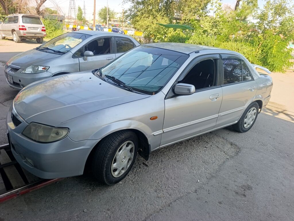 Mazda Familia: 2002 г., 1.6 л, Автомат, Бензин, Седан: фото 3