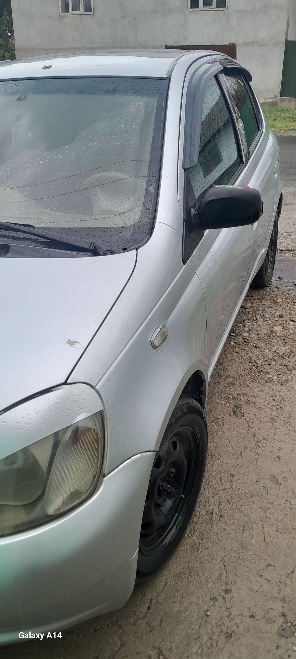 Toyota Vitz: 2005 г., Механика, Бензин, Хэтчбэк: фото 3