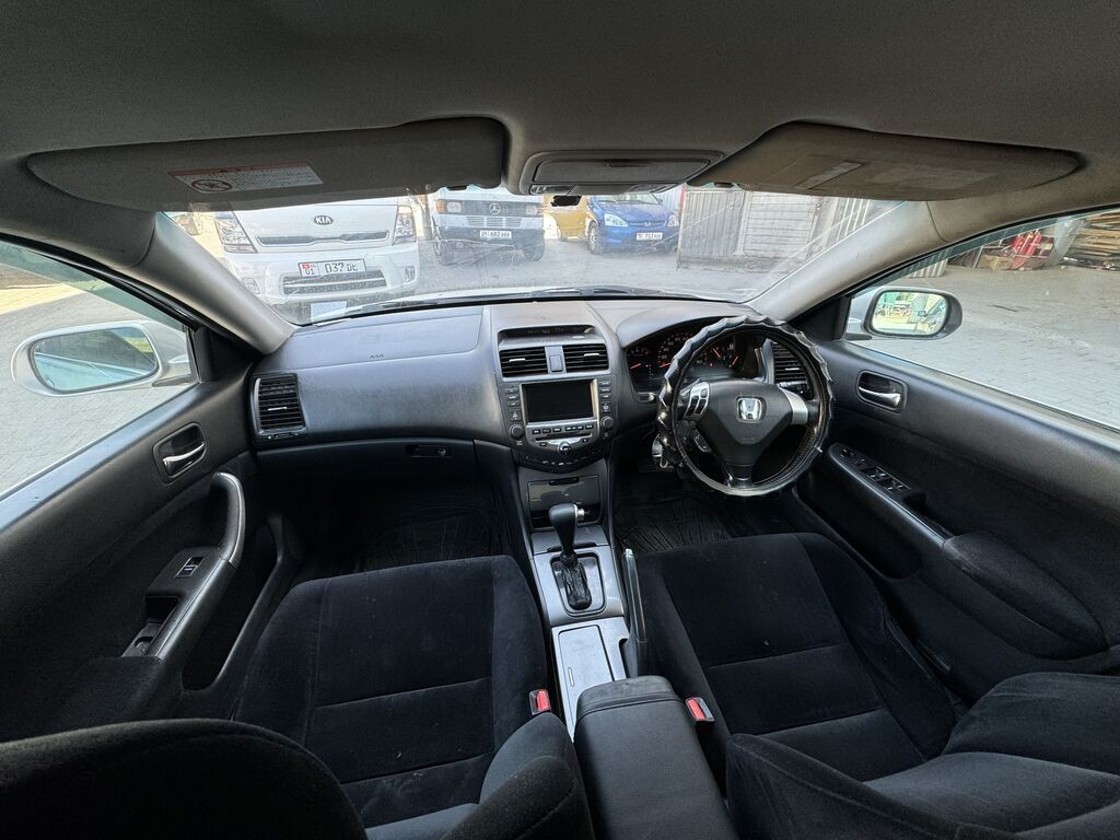 Honda Accord 2002 г., 2.4 л, автомат: фото 4