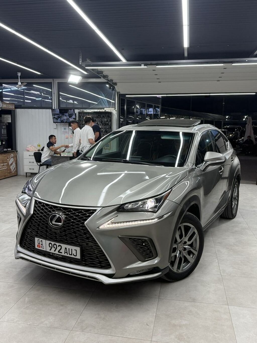 Lexus NX: 2016 г., 2 л, Автомат, Бензин, Кроссовер: фото 2
