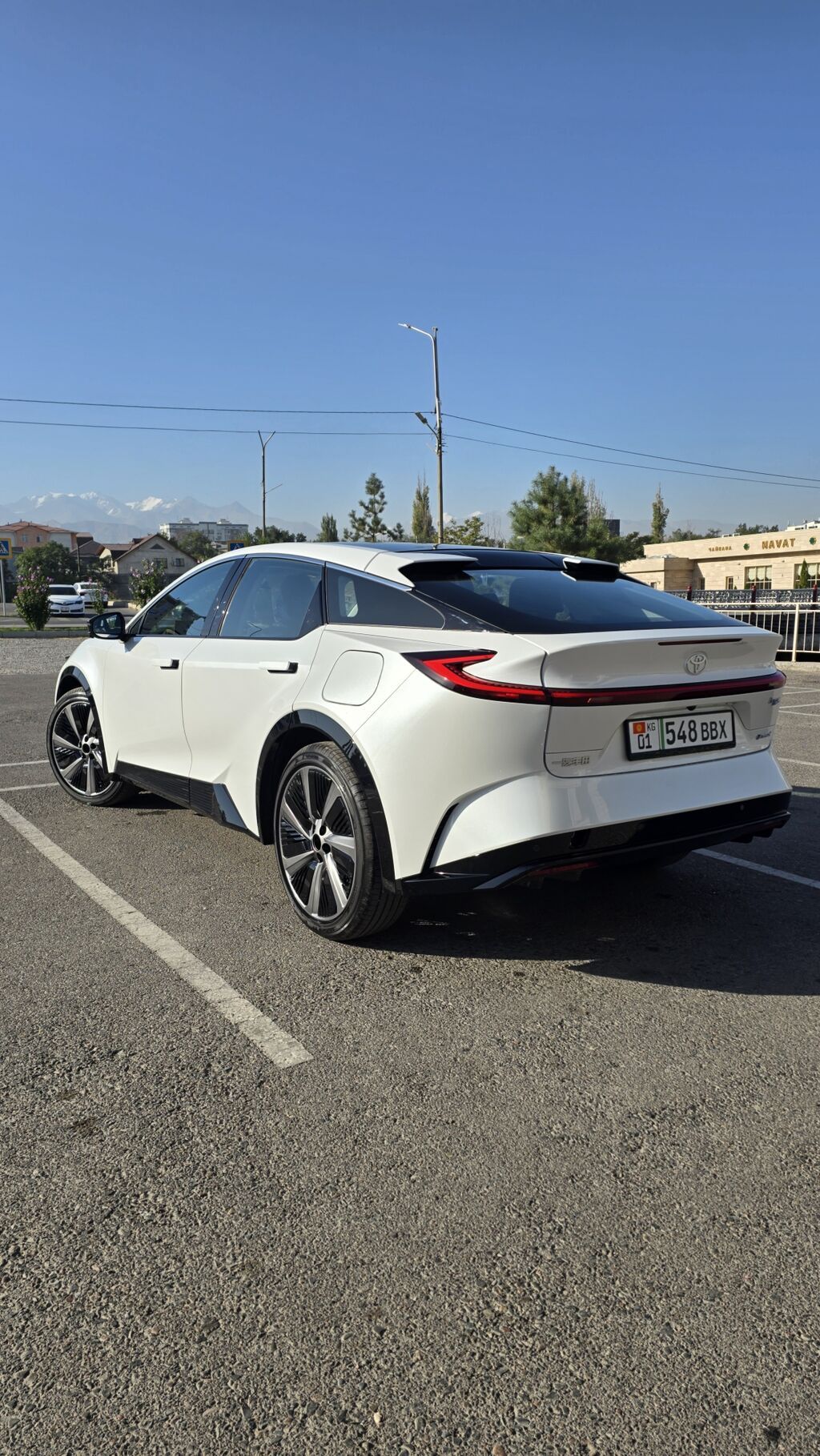 Toyota bZ5: 2026 г., Электромобиль, Лифтбек: фото 2