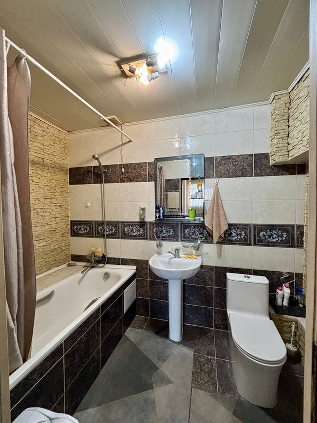 Сдаю просторную 3к.квартиру, площадь 119м², 1 этаж из 3, городок: фото 8