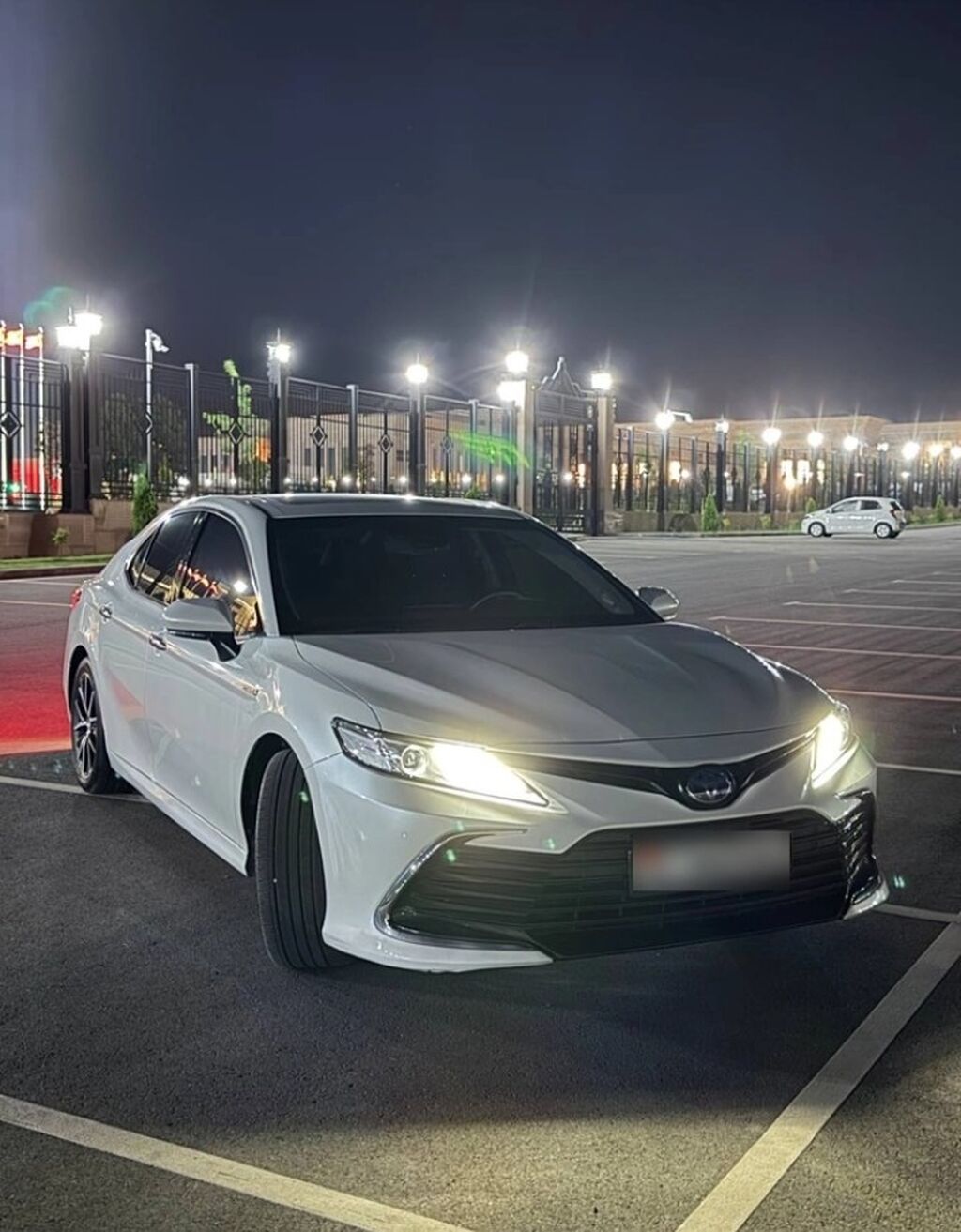 Toyota Camry: 2022 г., 2.5 л, Автомат, Гибрид, Седан: фото 2