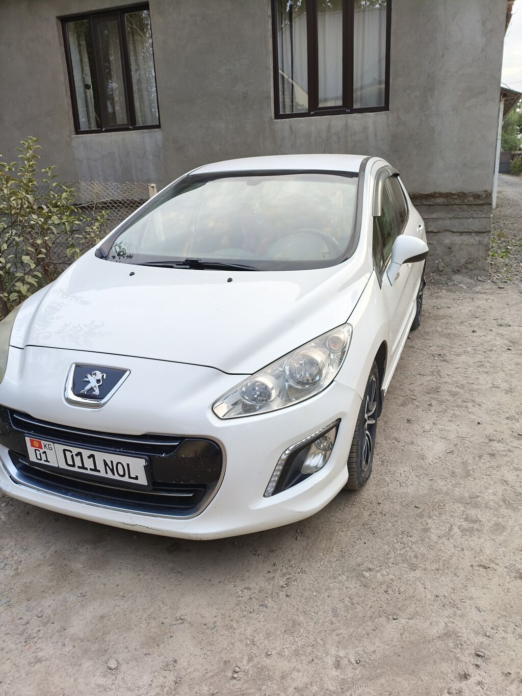 Peugeot 308: 2011 г., Хэтчбэк: фото 4