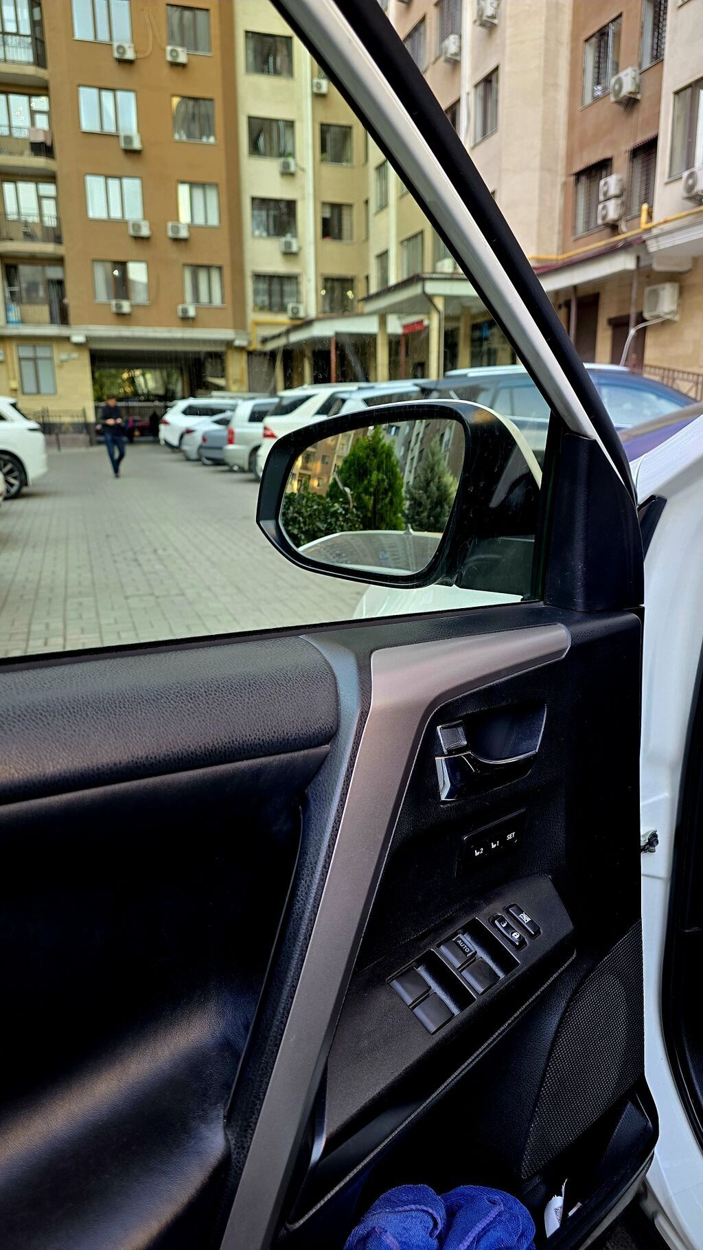 Toyota RAV4: 2016 г., 2.5 л, Автомат, Бензин, Кроссовер: фото 7