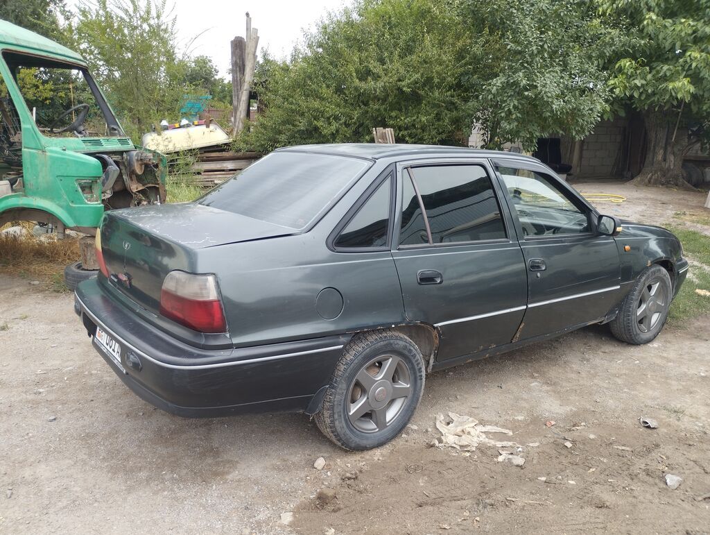 Daewoo Nexia: 2002 г., 1.5 л, Механика, Бензин, Седан: фото 3