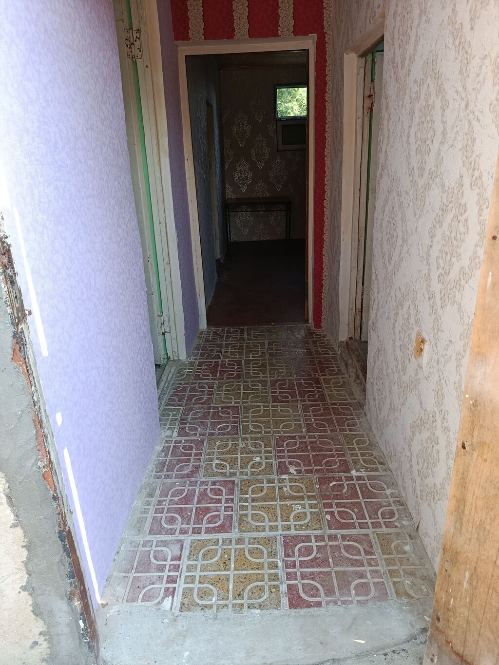 Salam iki otaq bir salon kunasi hamam tualet birdi qaz işıq sizlikdi