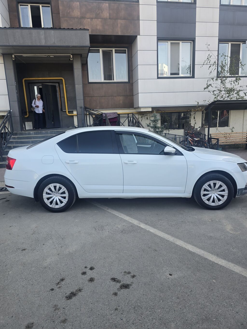 Skoda Octavia: 2019 г., 1.6 л, Автомат, Бензин, Седан: фото 4