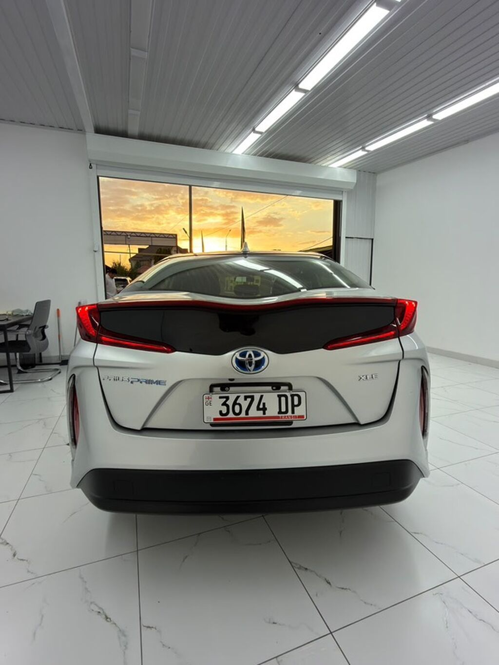 Toyota Prius: 2020 г., 1.8 л, Вариатор, Гибрид, Хэтчбэк: фото 4