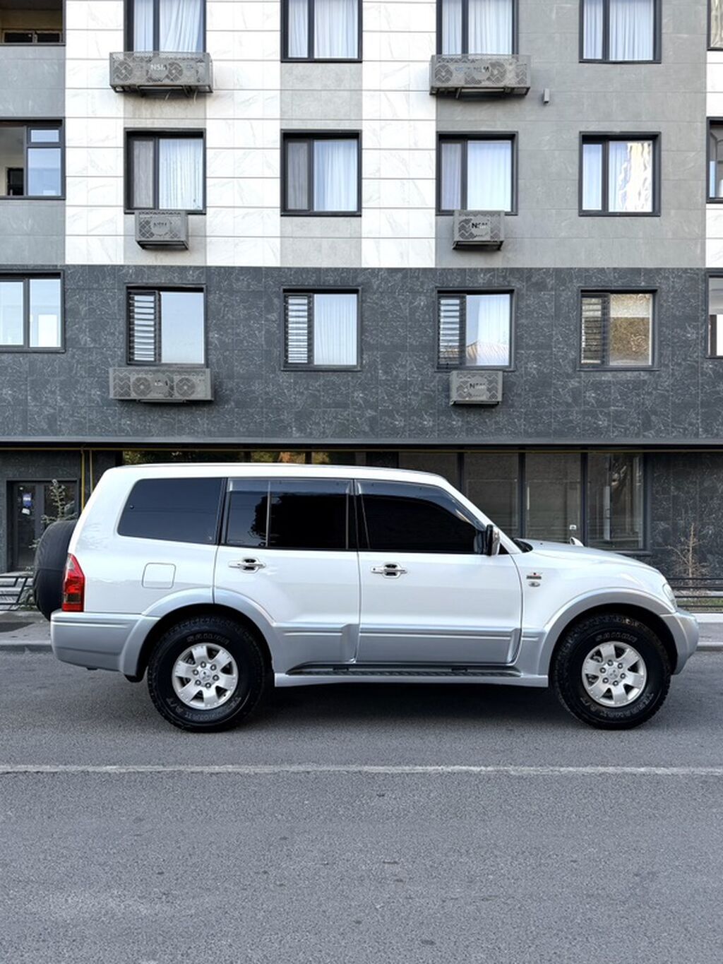 Mitsubishi Pajero: 2003 г., 3 л, Автомат, Бензин, Внедорожник: фото 4