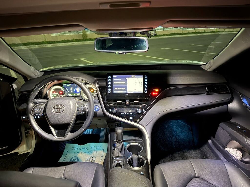 Toyota Camry: 2022 г., 2.5 л, Автомат, Гибрид, Седан: фото 6