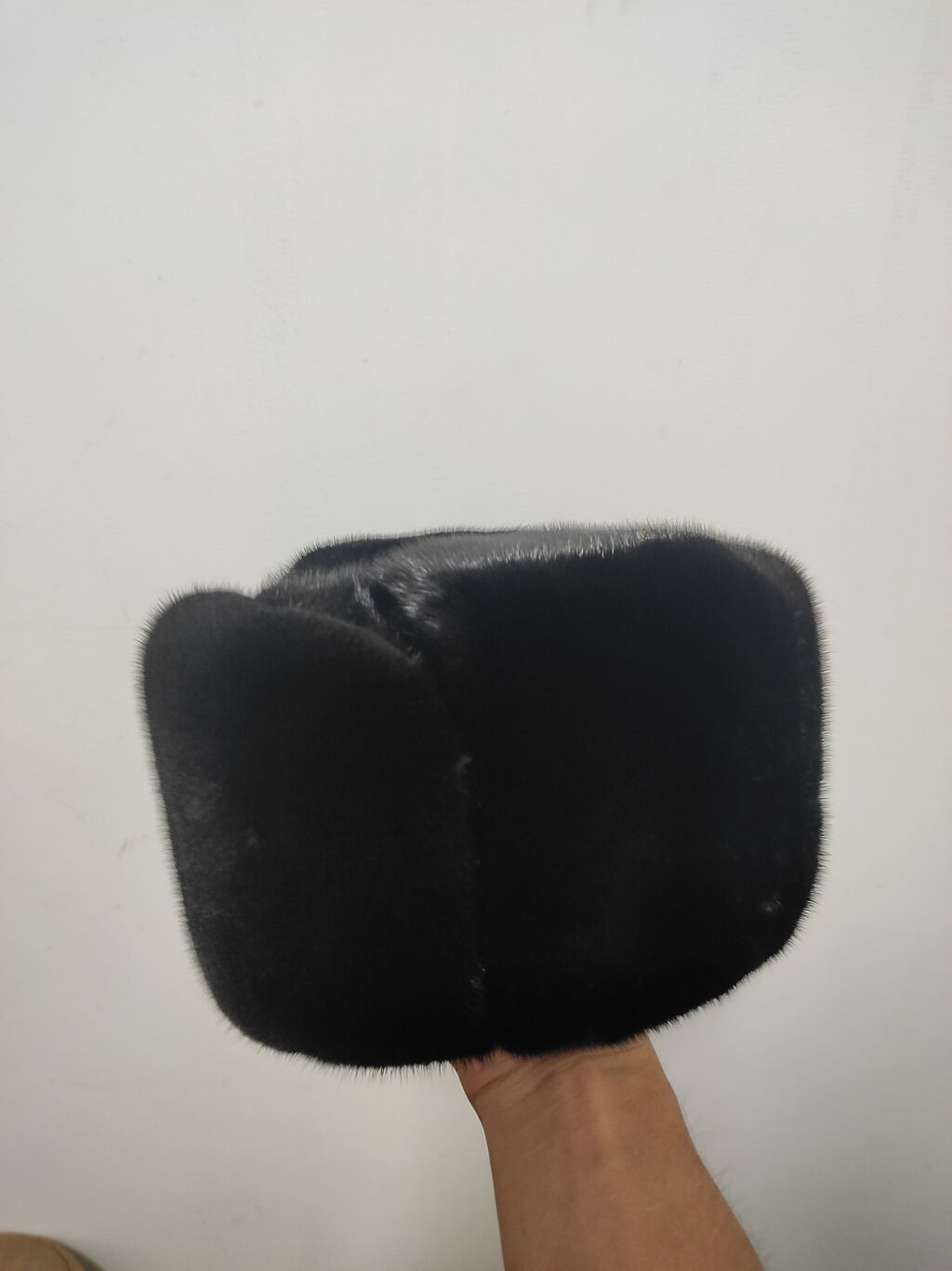 Сатир нимфаны сигип жатыр