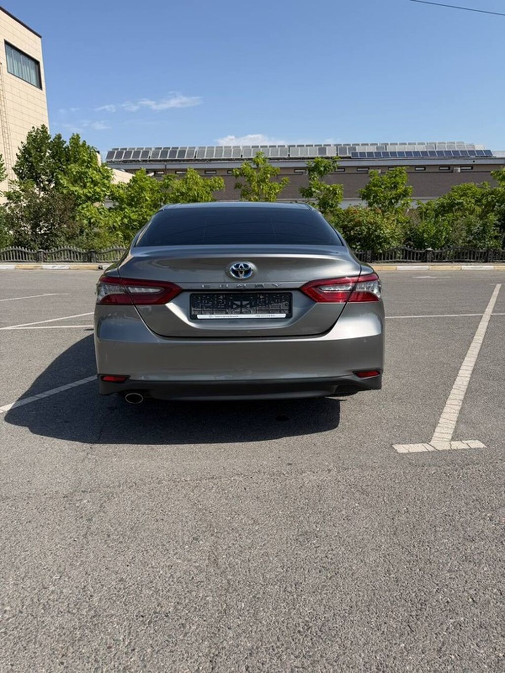 Toyota Camry: 2022 г., 2.5 л, Автомат, Гибрид, Седан: фото 4