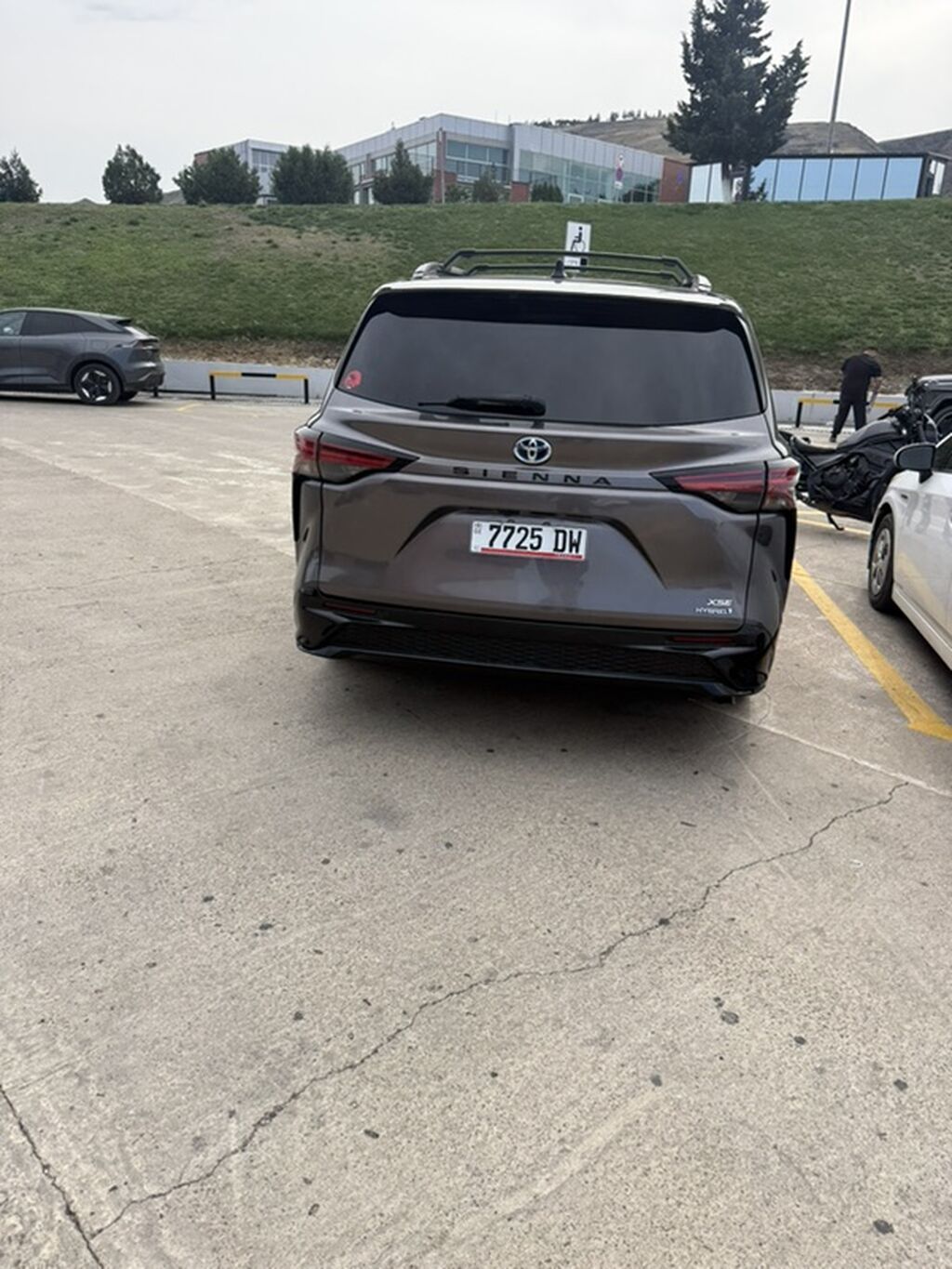 Toyota Sienna: 2021 г., 2.5 л, Автомат, Гибрид, Минивэн: фото 4