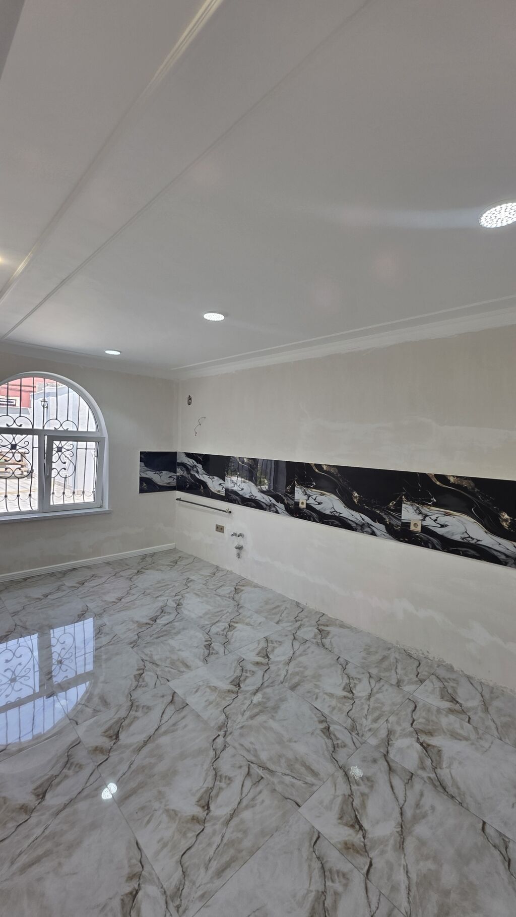 6 otaqlı, 205 kv. m, Yeni təmirli