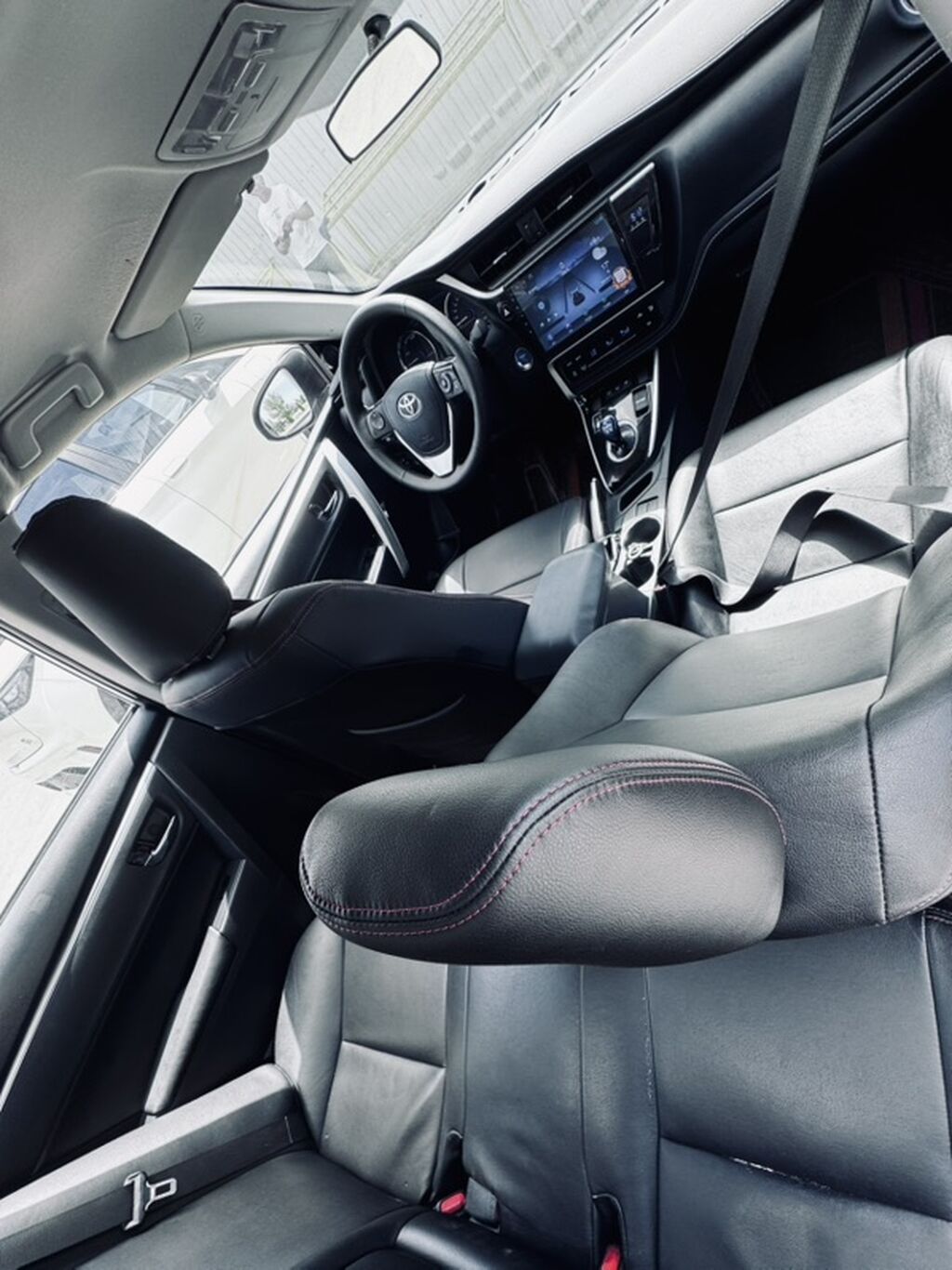 Toyota Corolla: 2019 г., 1.8 л, Робот, Гибрид, Седан: фото 8