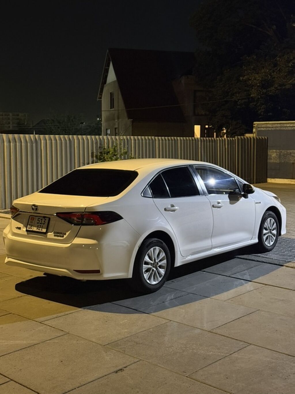Toyota Corolla: 2019 г., 1.8 л, Вариатор, Гибрид, Седан: фото 3