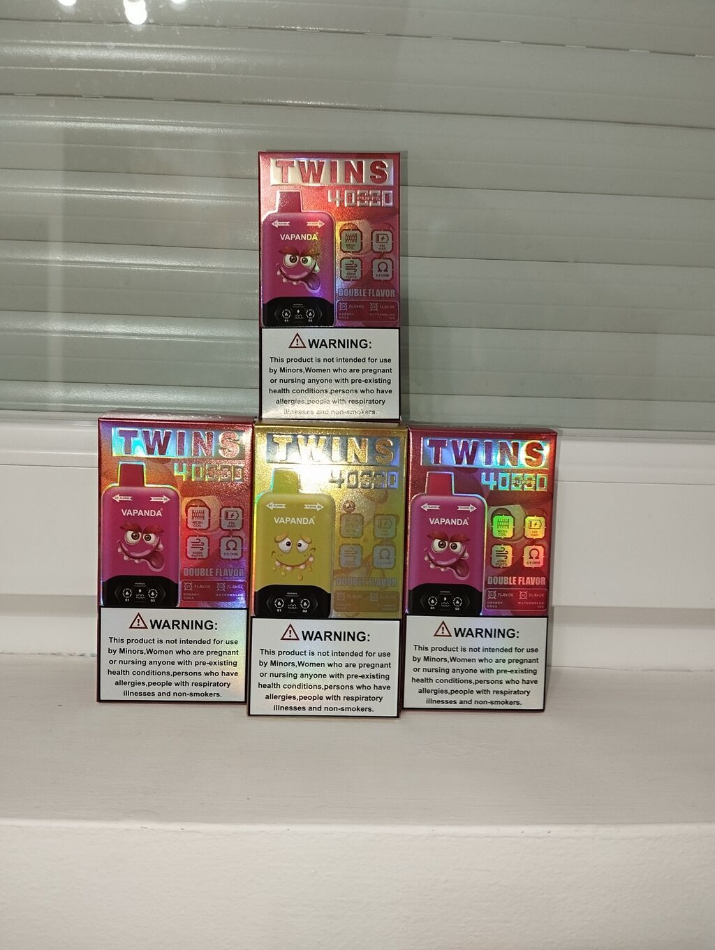 Upaljači i prateća oprema: Vapanda twins vejp Vapanda twins sadrži 40000k cimova Baterija je