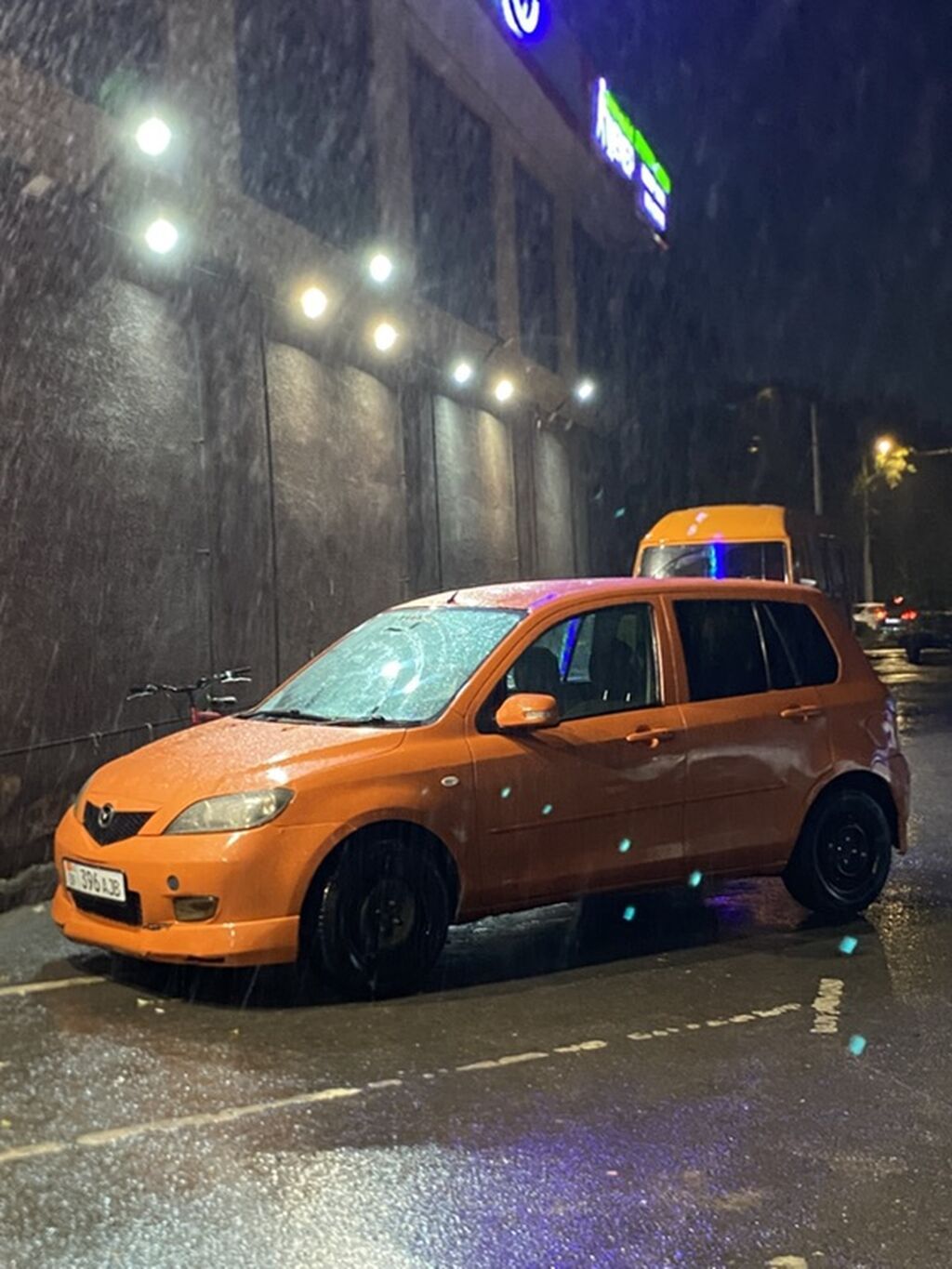 Mazda Demio: 2002 г., 1.5 л, Бензин, Хэтчбэк: фото 2