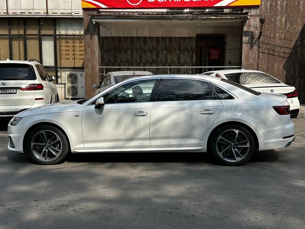 Audi A4: 2023 г., 2 л, Автомат, Бензин, Седан: фото 4