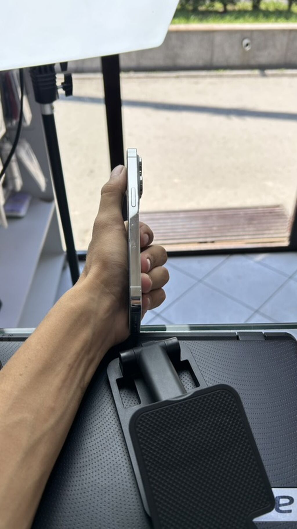 IPhone 14 Pro, Б/у, 128 ГБ, Серебристый, Защитное стекло, Чехол, 77 % — фото 5