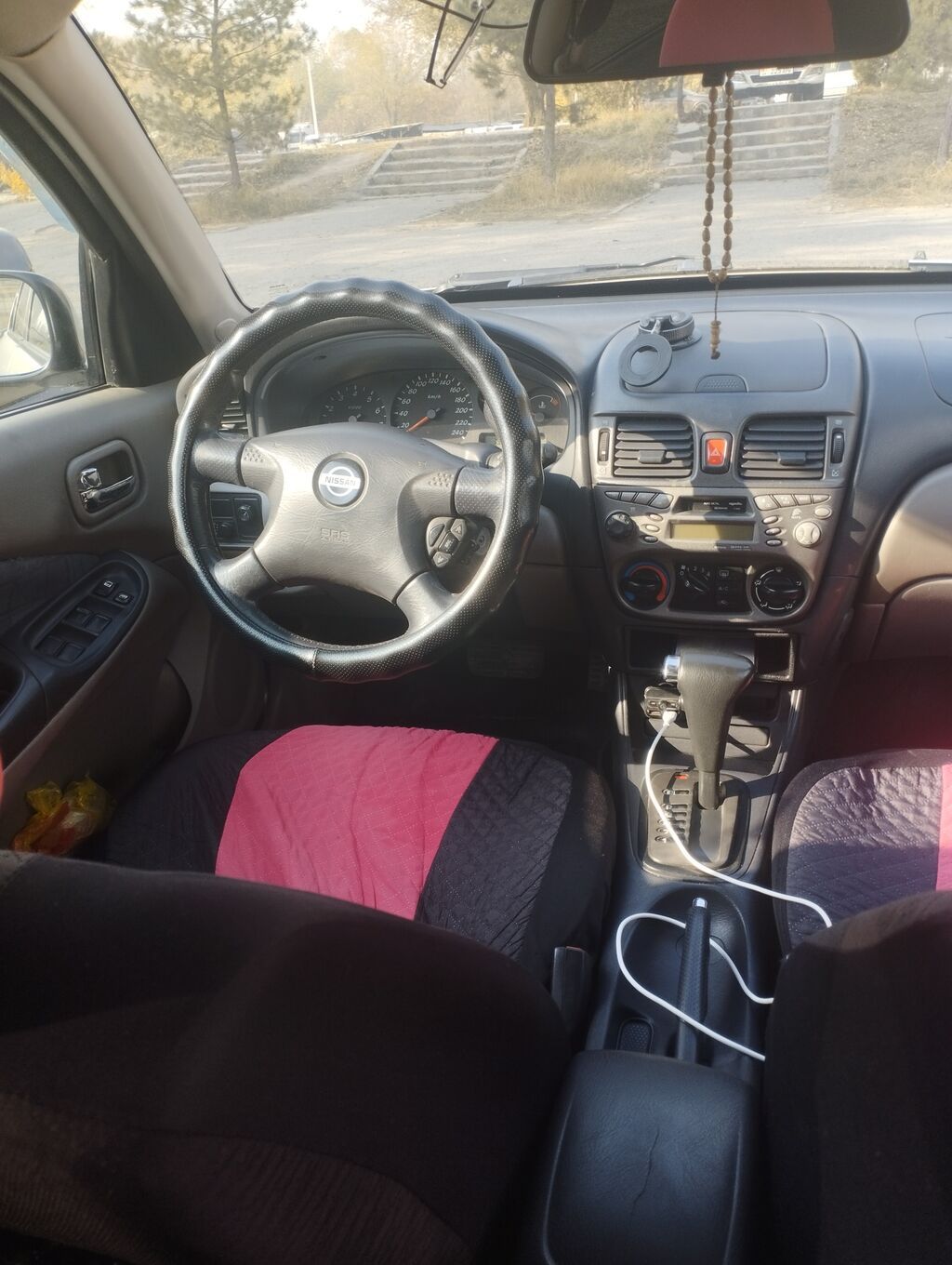 Nissan Almera: 2002 г., Автомат, Бензин, Хэтчбэк: фото 6