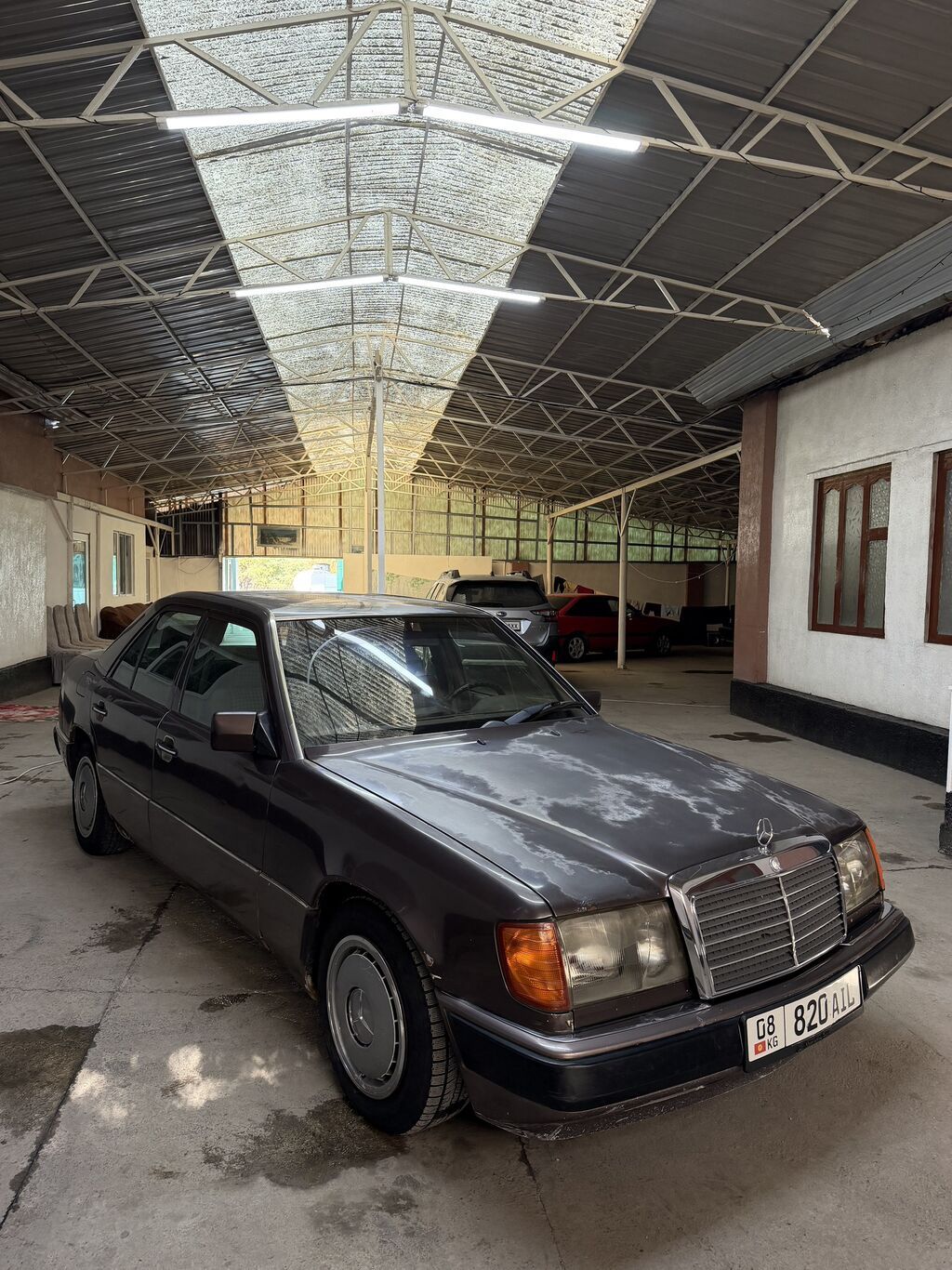 Mercedes-Benz W124: 1993 г., 2.2 л, Механика, Бензин, Седан: фото 4