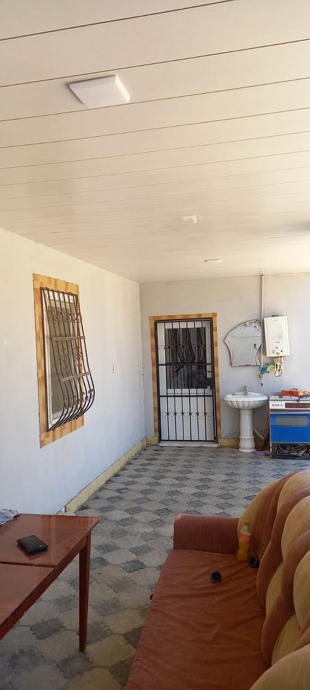 2 otaqlı həyət evi – geniş eyvanlı dənizə yaxındır her bir şəaraiti