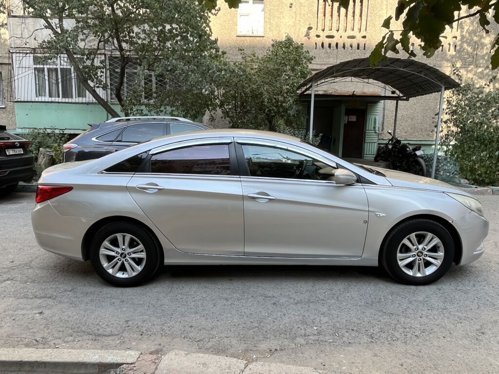Hyundai Sonata: 2010 г., 2 л, Автомат, Газ, Седан: фото 5
