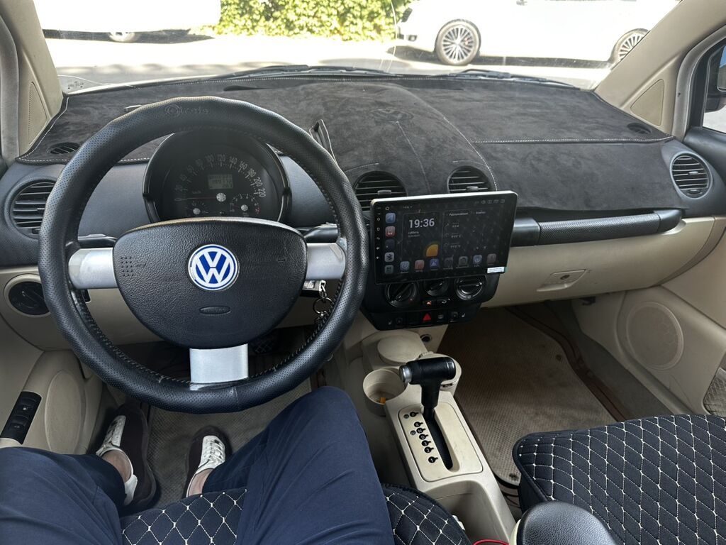 Volkswagen Bettle: 2001 г., 2 л, Автомат, Бензин, Хэтчбэк: фото 8