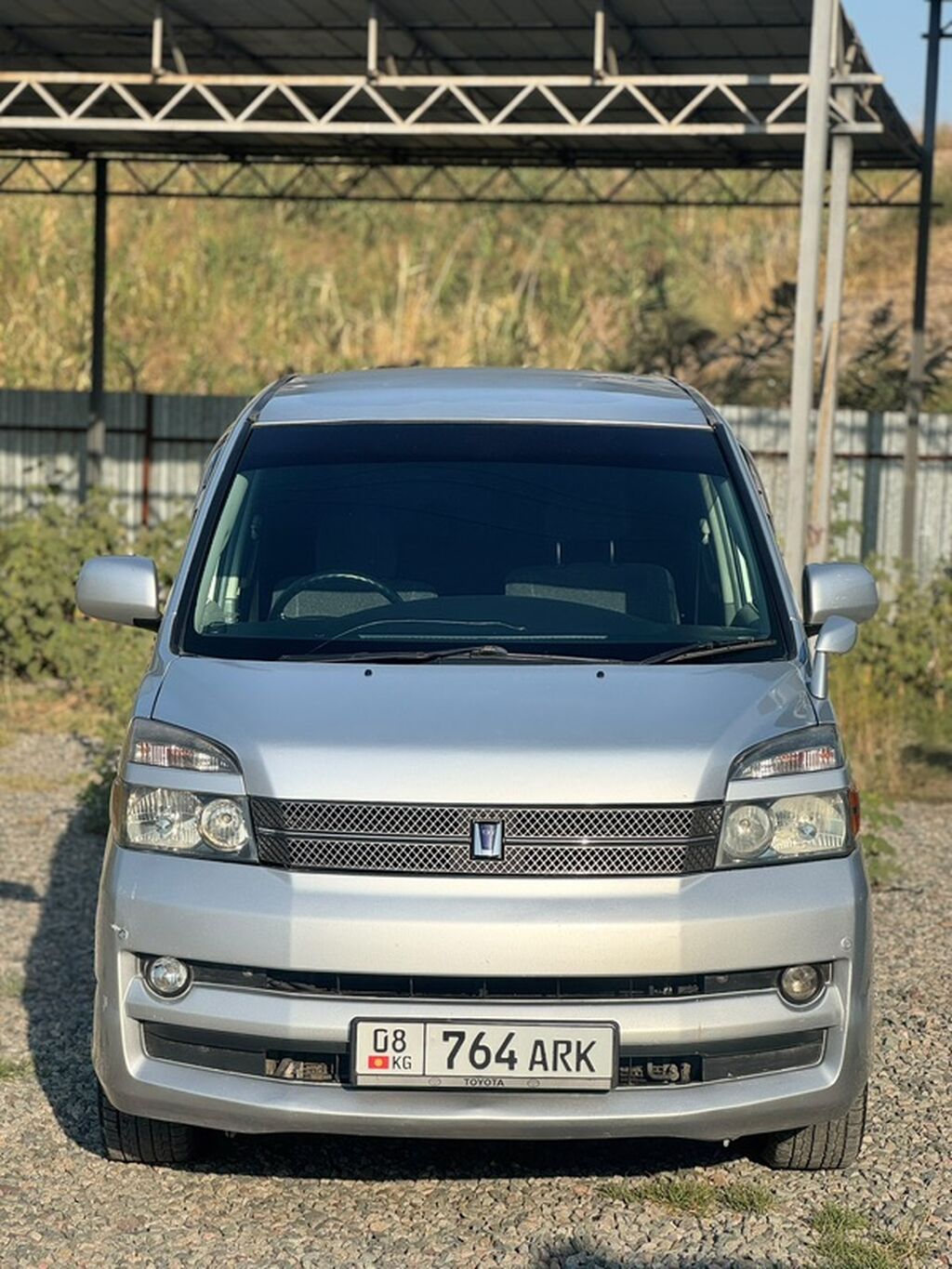 Toyota Voxy: 2006 г., 2 л, Бензин, Минивэн: фото 3