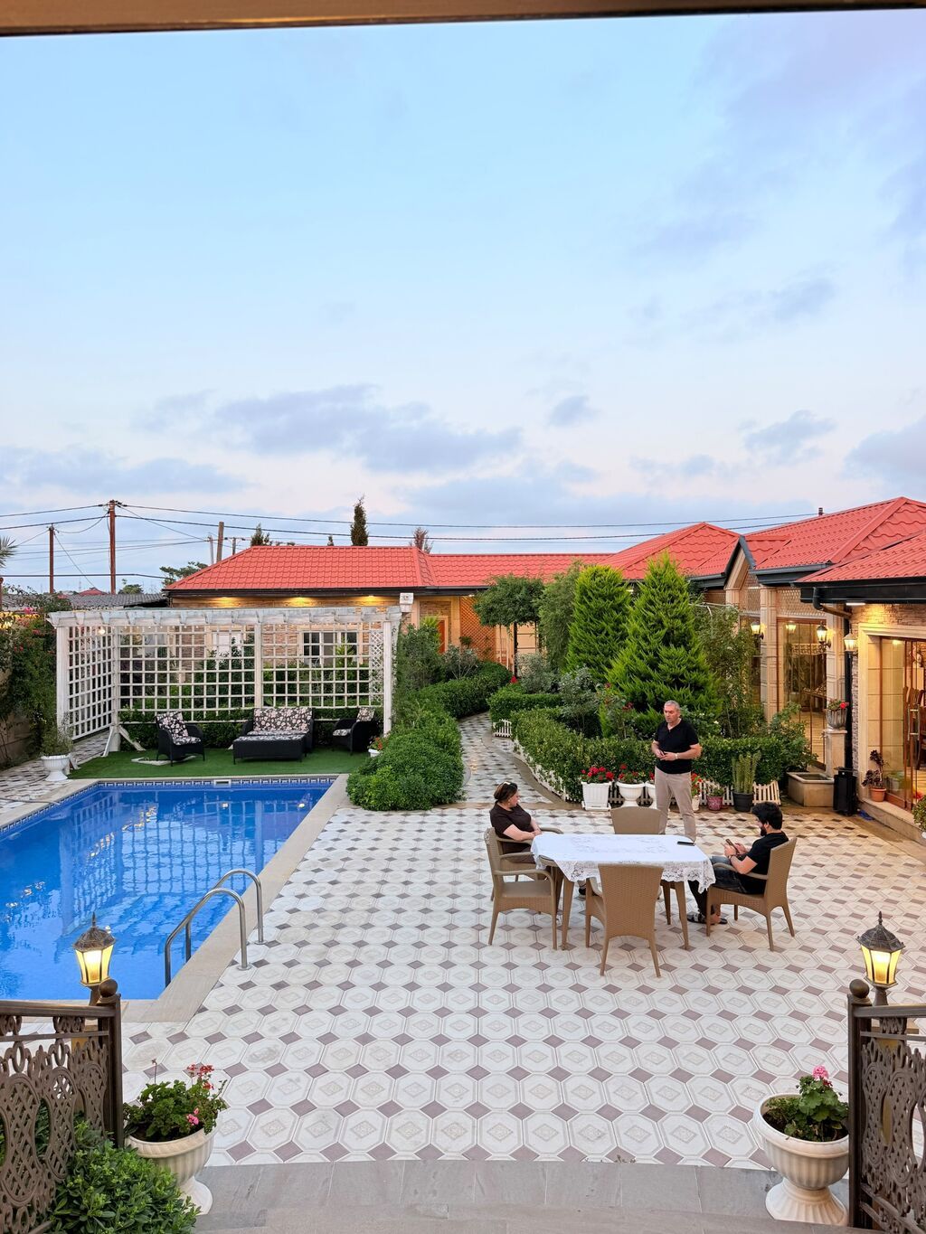 Şüvəlan qəs., 195 kv. m, 4 otaqlı, Hovuzlu, İşıq