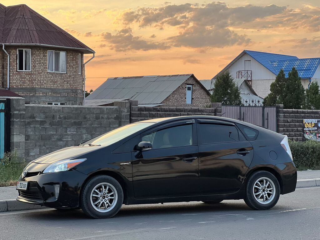 Toyota Prius: 2012 г., 1.8 л, Вариатор, Гибрид, Лифтбек: фото 2