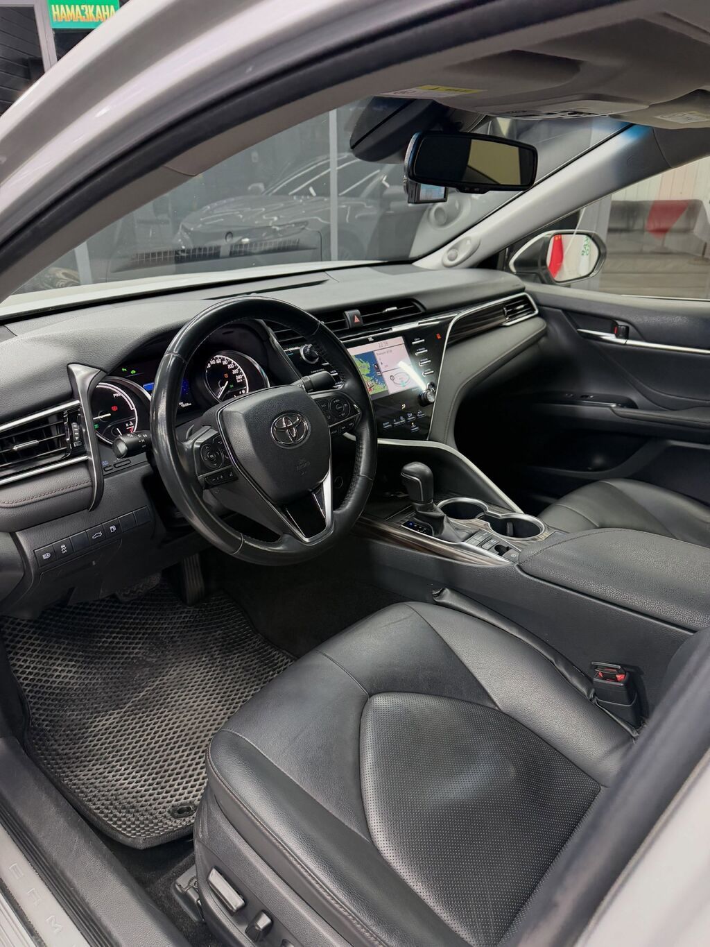 Toyota Camry: 2018 г., 2.5 л, Автомат, Гибрид, Седан: фото 4