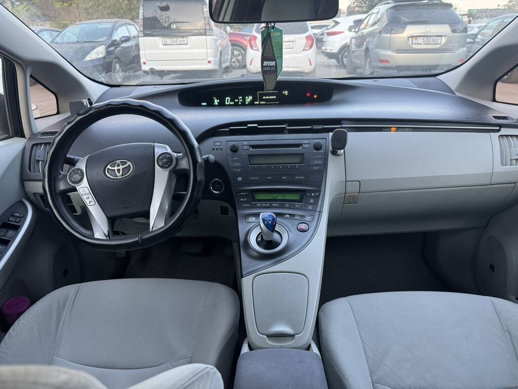 Toyota Prius: 2010 г., Автомат, Гибрид, Хэтчбэк: фото 7