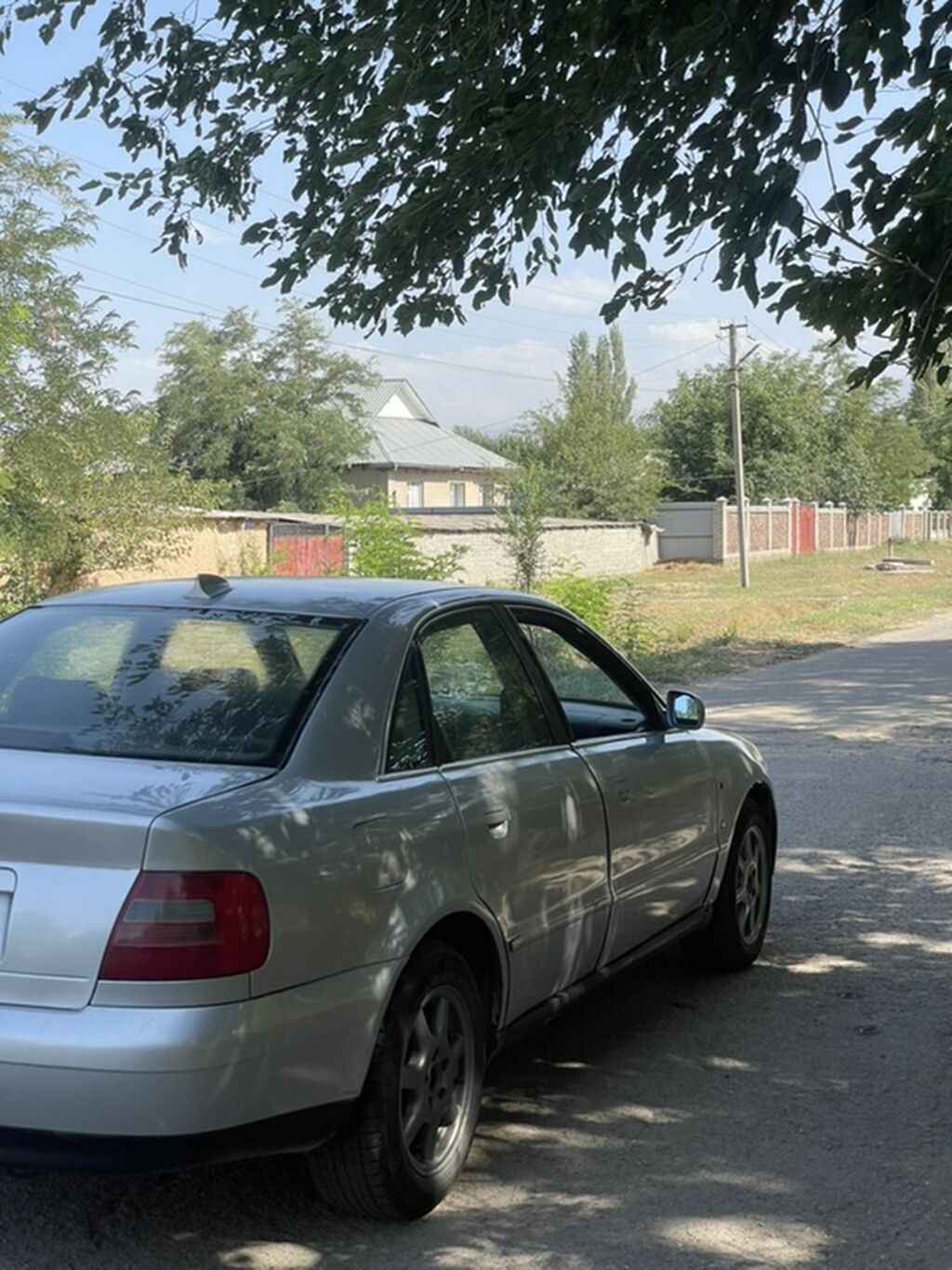 Audi A4: 1998 г., 2.4 л, Механика, Бензин, Седан: фото 5