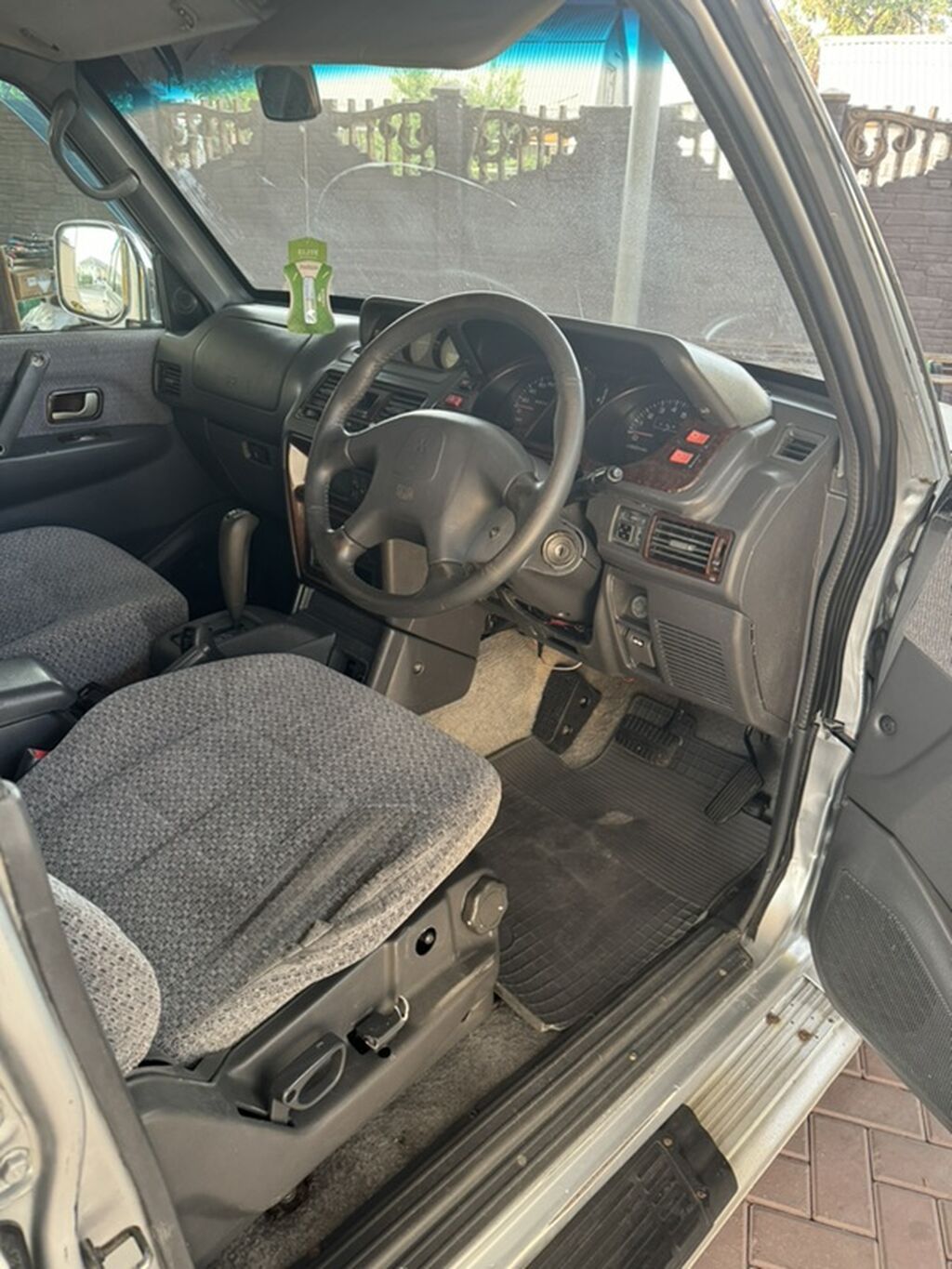 Mitsubishi Pajero: 1998 г., 3.5 л, Бензин, Внедорожник: фото 7