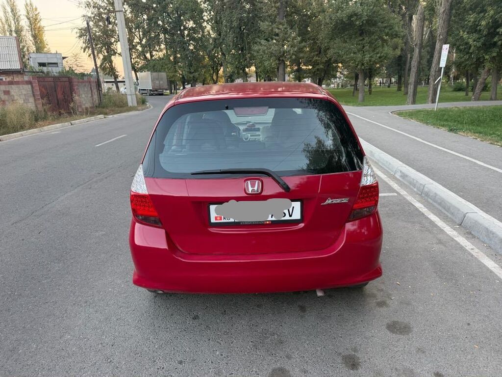 Honda Fit: 2005 г., 1.4 л, Автомат, Газ, Хэтчбэк: фото 5